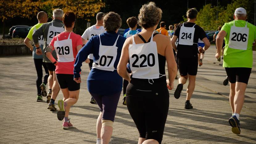 Groep mensen die hardlopen