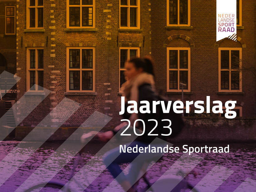 omslag van het jaarverslag 2023 met het torentje bij de Tweede Kamer en een mevrouw op de fiets